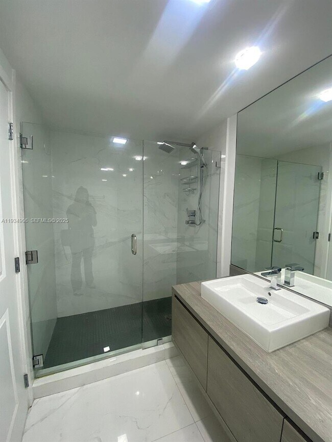 Building Photo - 400 Sunny Isles Blvd