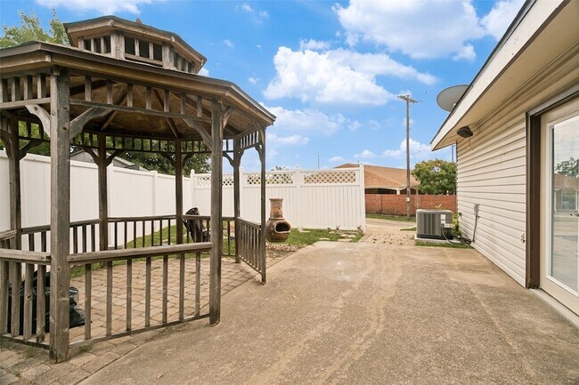 Building Photo - 657 Prairie Dell St