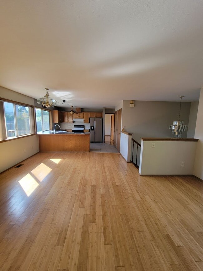 Building Photo - 3 bedroom home with 2 car garage built in ...