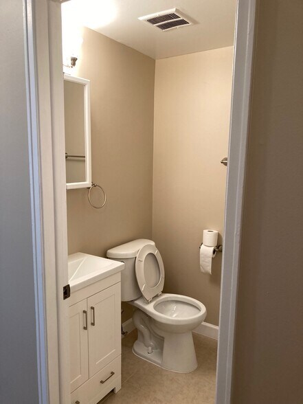 Building Photo - 35213 Taffy Dr