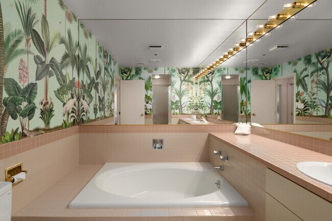 Building Photo - 1414 SW 3rd Ave