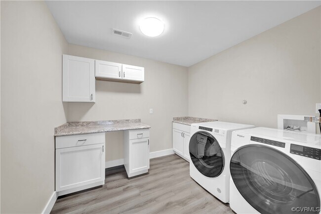 Building Photo - 15401 Adelay Ct