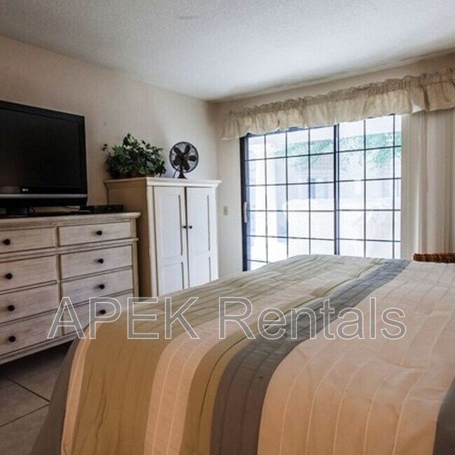 Building Photo - 2001 E Camino Parocela