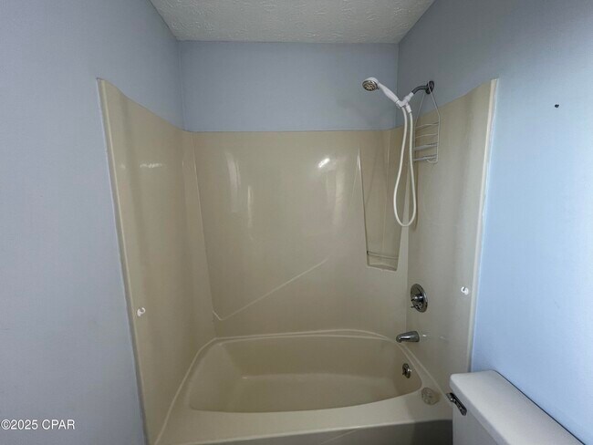 Building Photo - 132 Parker Village Cir