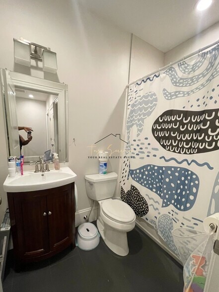 Building Photo - 2044 Beacon St