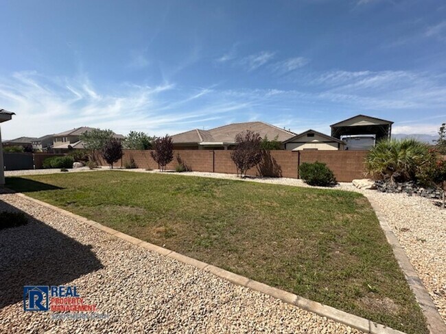 Building Photo - 4 Bedroom in near Crimson Cliffs