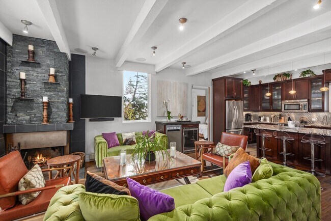 Building Photo - 210 E Hyman Ave