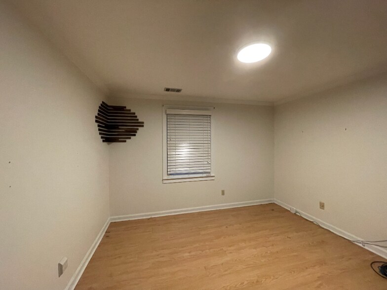 Building Photo - 410 Drexel Ave