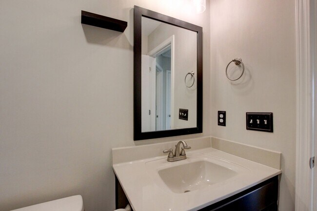 Building Photo - Sharp 3bed 2 ba.  upgrades throughout.