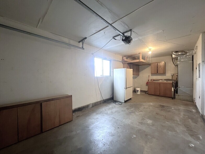 Building Photo - 10610 W Hinsdale St