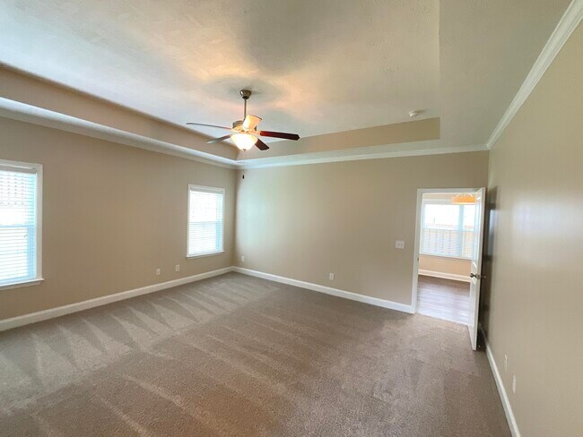 Building Photo - 5798 Whispering Pnes Wy