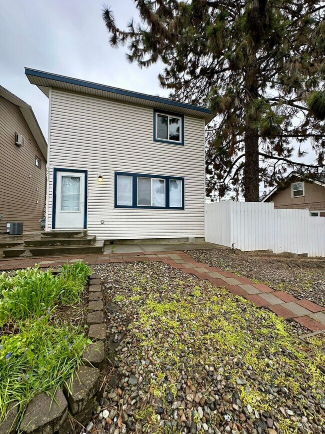 Primary Photo - PENDING APPLICATION- Beautiful 3 Bedroom S...