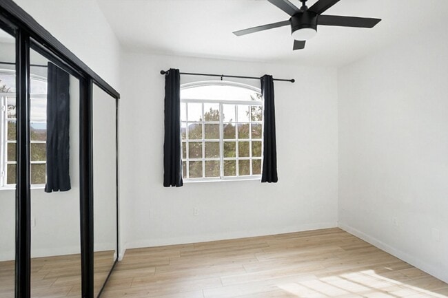 Building Photo - 3 Bed Condo In Gated West Side Community