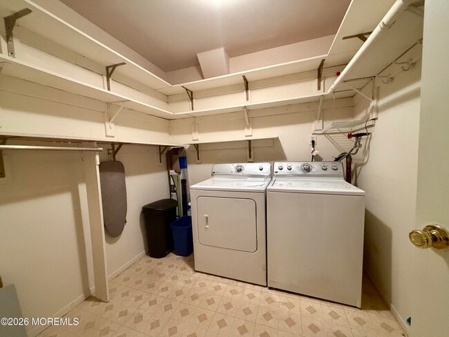 Building Photo - 111 Amberly Dr