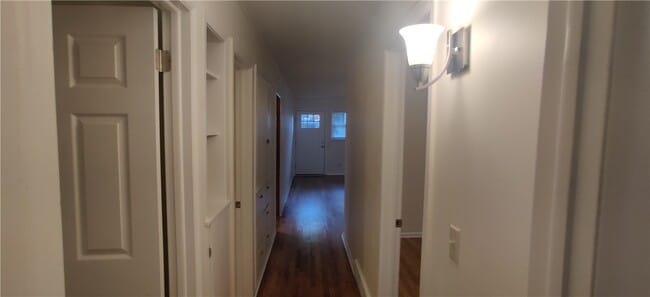 Building Photo - 1350 N Kings Dr