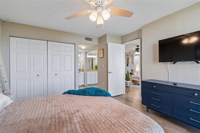 Building Photo - 900 Cove Cay Dr