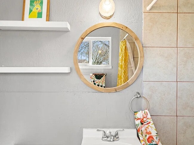 Building Photo - 1017 Maple St