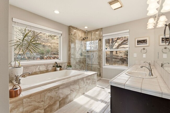 Building Photo - Stunning Fully Furnished Home in Roxborough Park!