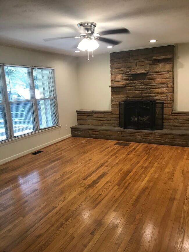Large Family Room with gas fireplace & ceiling fan - 331 Green Briar Rd