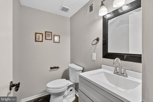 Building Photo - 9821 Owens Ct