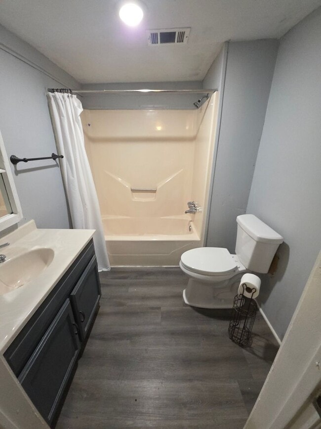 Building Photo - 418 E L St