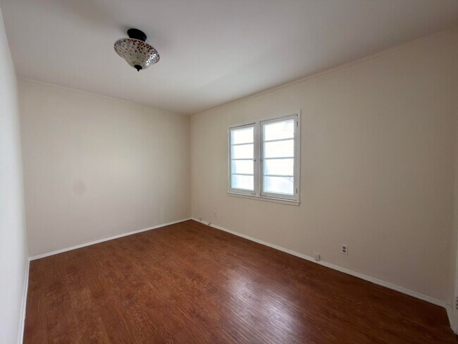 Building Photo - 1172 Alameda Ave
