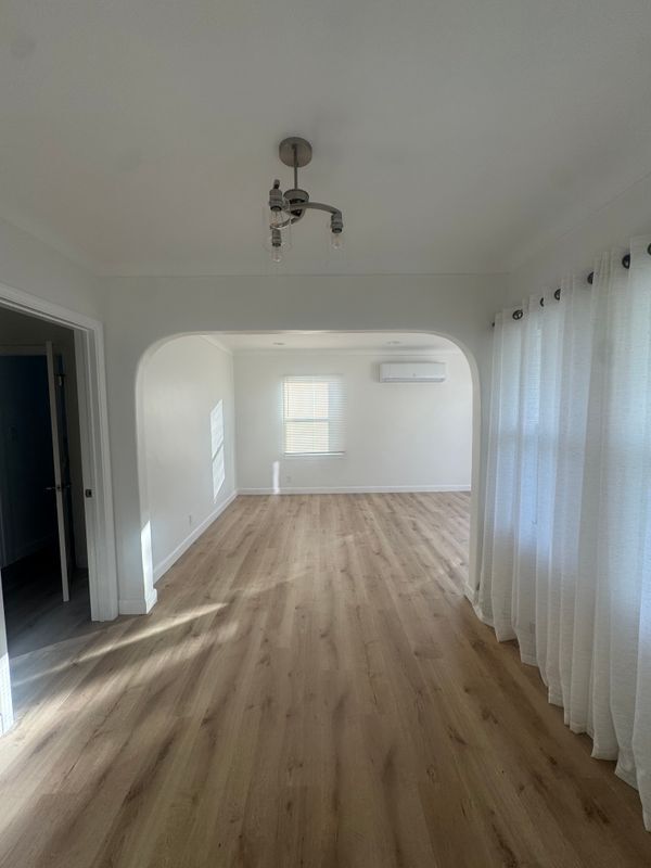 Building Photo - 9924 Rosewood Ave.