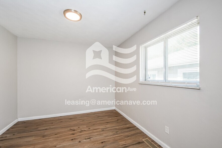 Building Photo - 5226 Vine Ave