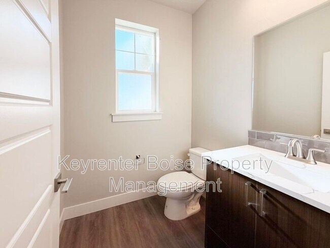 Building Photo - 4400 E Wedge St