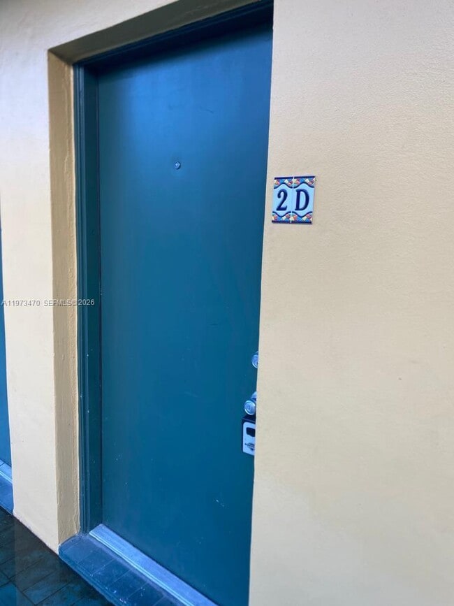 Building Photo - 1975 NE 135th St