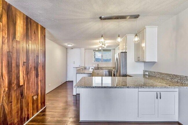 Building Photo - Great Location Awesome View and Amenities | 2-Bed 2-Bath 1-Parking