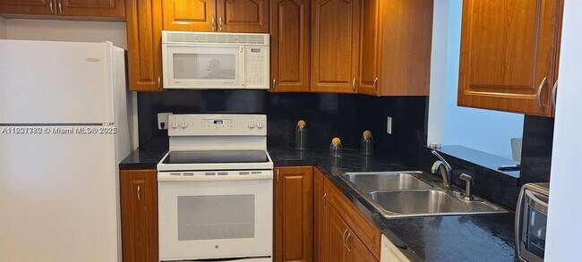Building Photo - 3550 NE 169th St