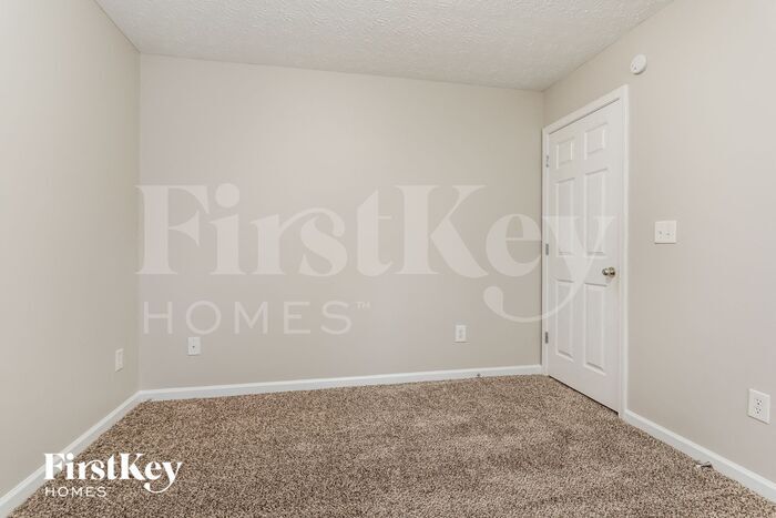 Building Photo - 3401 Southpointe Hill Dr NE