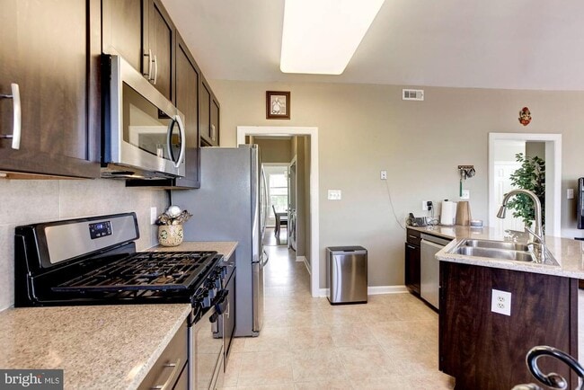 Building Photo - 13724 Valley Oak Cir