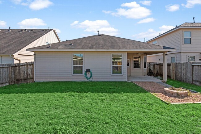 Building Photo - 8734 Auburn Mane Dr