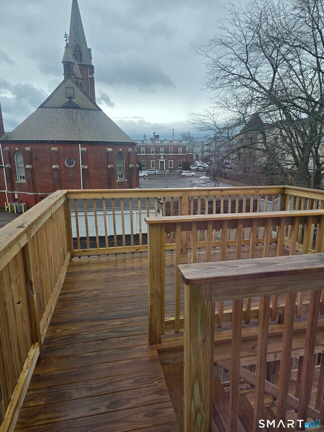 Building Photo - 530 Jane St