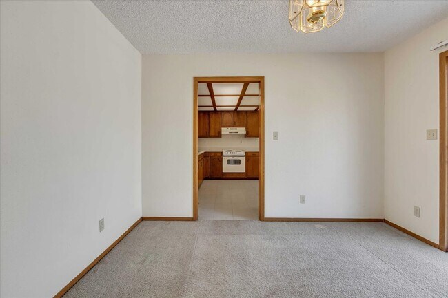 Building Photo - 8929 NE 52nd St