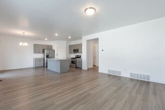 Building Photo - 847 3770 W