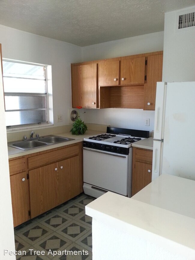 Building Photo - 922 E Brownlee St