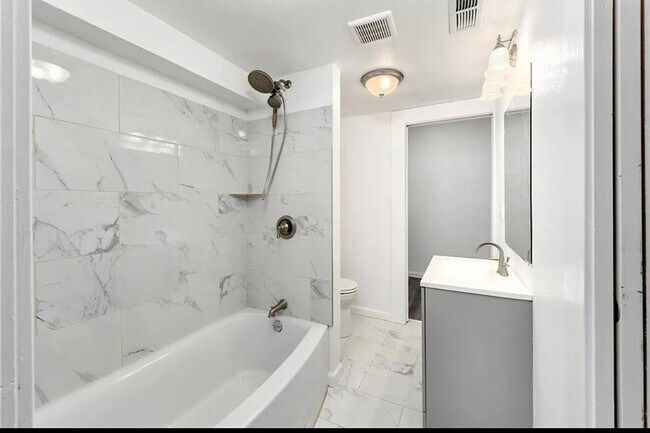 Building Photo - 3 bedroom 1 bath