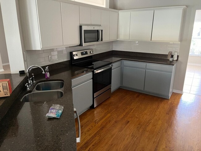 Building Photo - 1918 Turtle Creek Pl