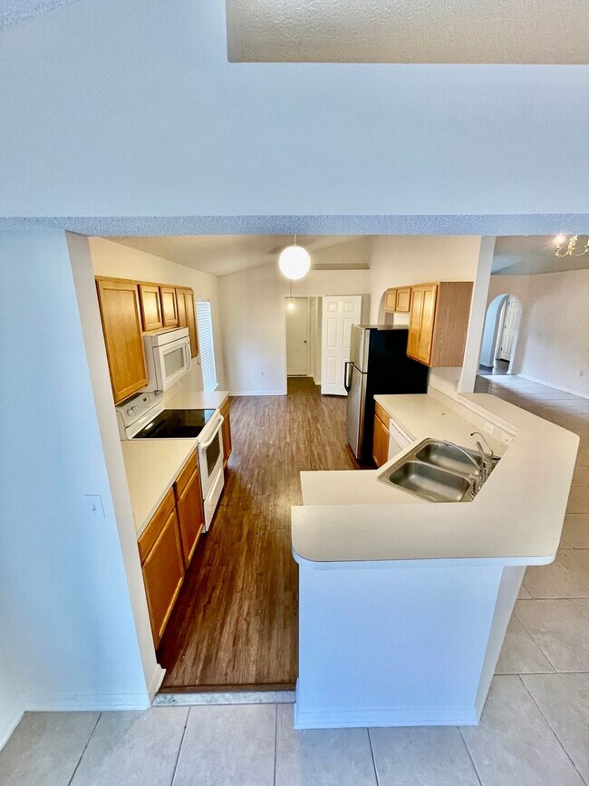 Building Photo - 37186 Southern Glen Way