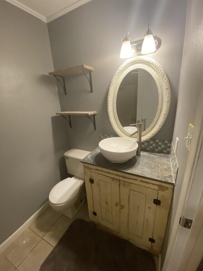 Building Photo - 2 Palmer Dr