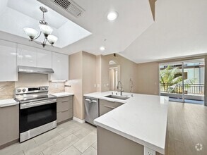 Building Photo - Stunning 2BD/2BA Condo in La Jolla W/ W/D,...