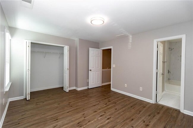 Building Photo - 745 Crestwell Cir