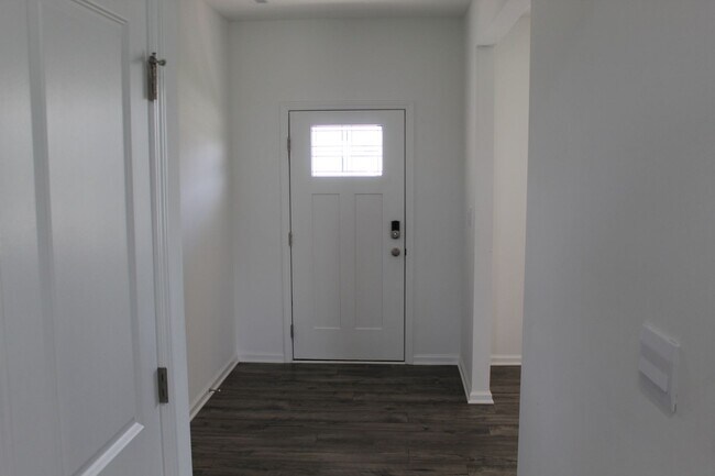 Building Photo - Beautiful 5 BR in Danville!