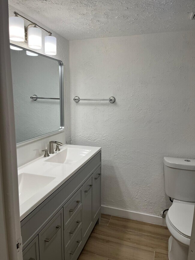 Building Photo - 9441 Live Oak Pl