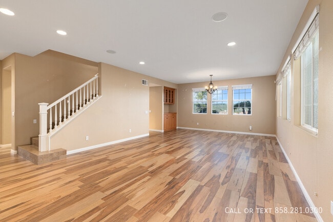 Building Photo - 1177 Parkview Dr
