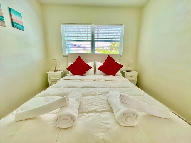 Building Photo - 133 NE 1st St