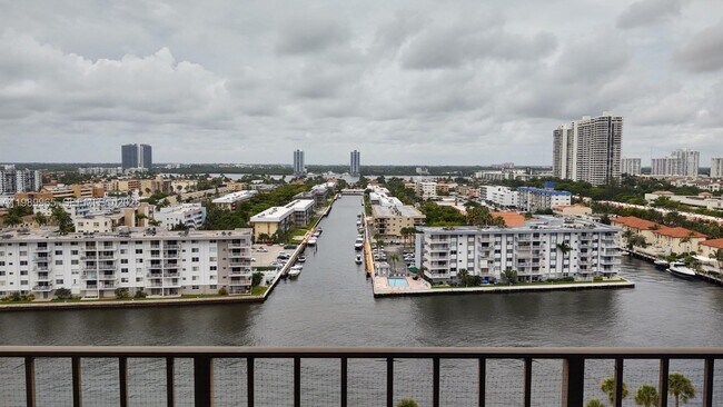 Building Photo - 290 174th St St